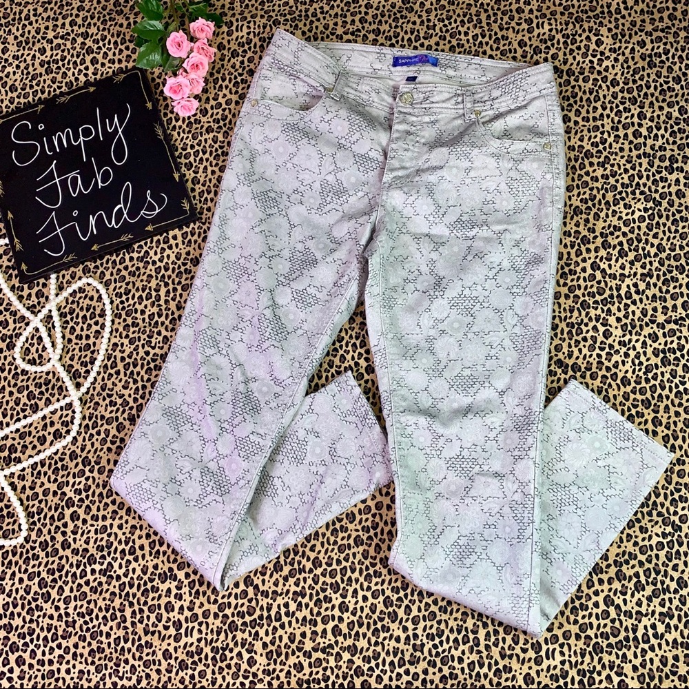 Sapphire Girl | Gray Jeans with Floral Design